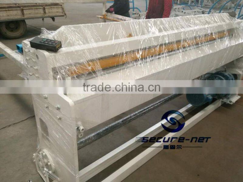 Automatic welded wire mesh cutting machine
