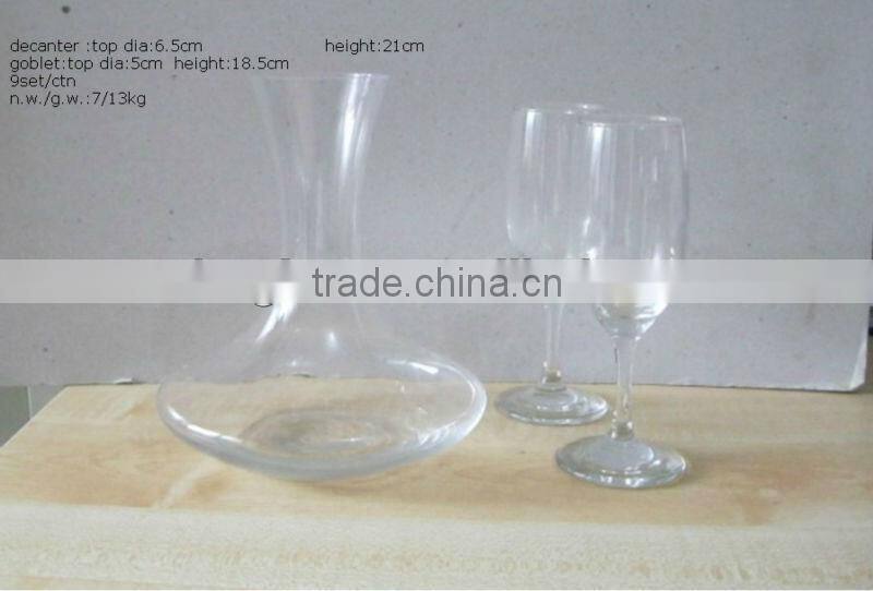 beauifull glass wine decanter for home using