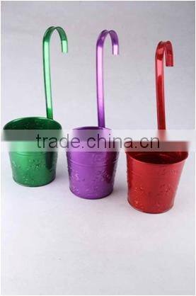 garden pot with long handle can hanging on the wall