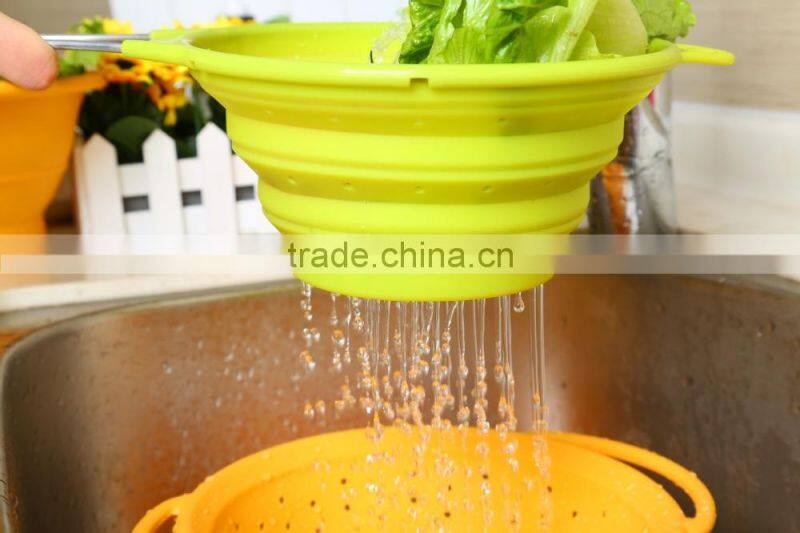 Green Silicone folding kitchenware colander with handle
