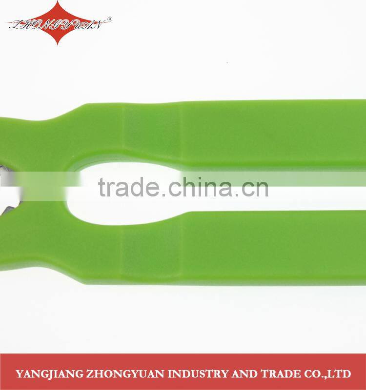 New design plastic handle iron nut cracker