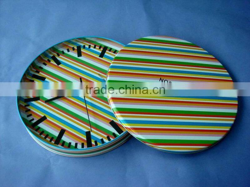 Smart round tin clock