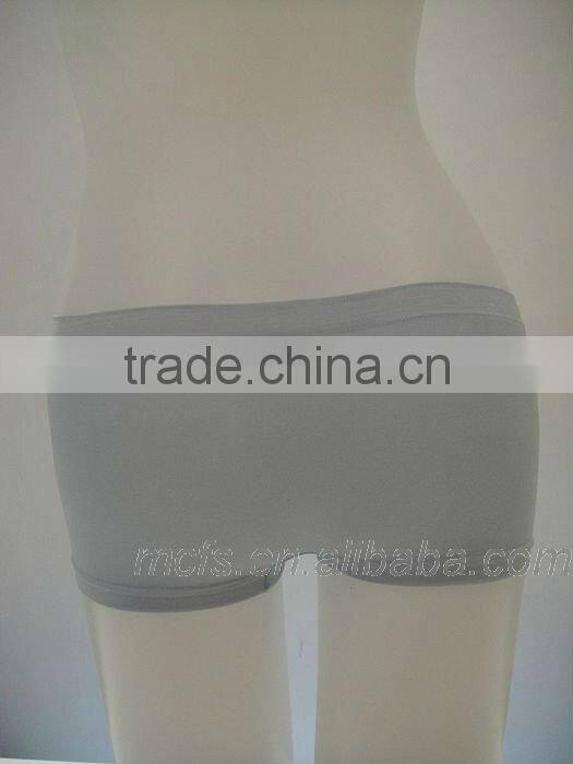 Comfortable women's seamless bra set