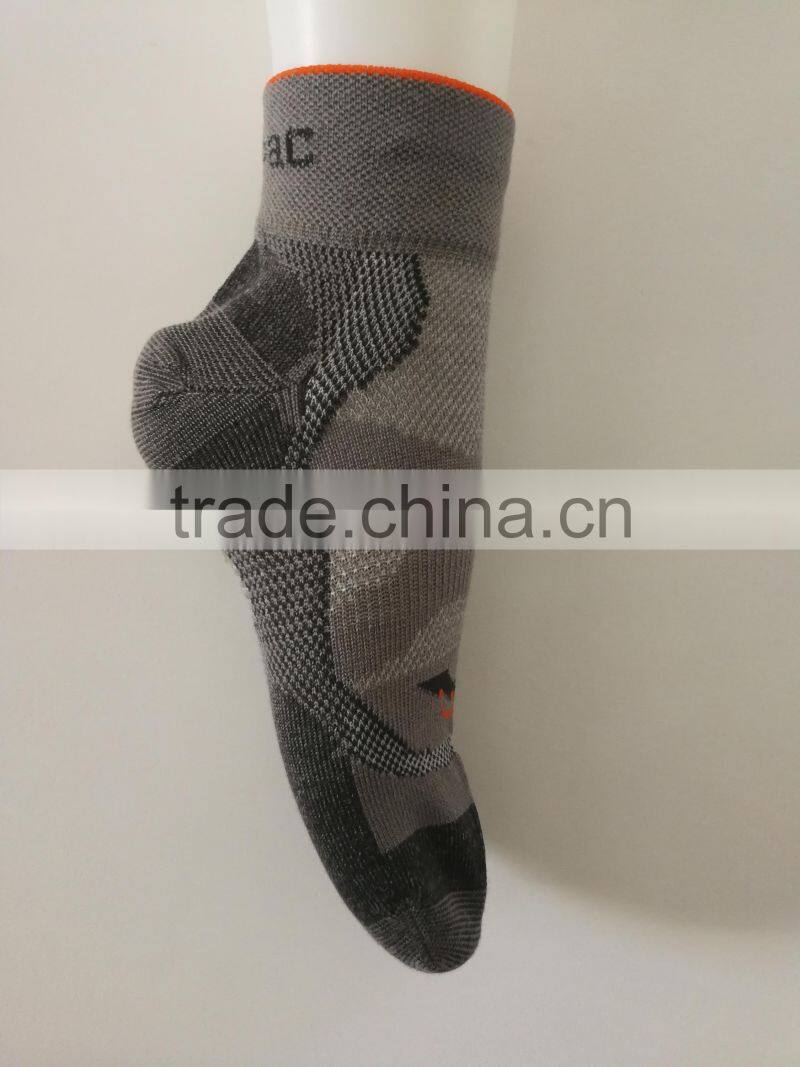 Factory Custom Logo Thin Merino Wool Hiking Sport Compression Traing Socks for Men