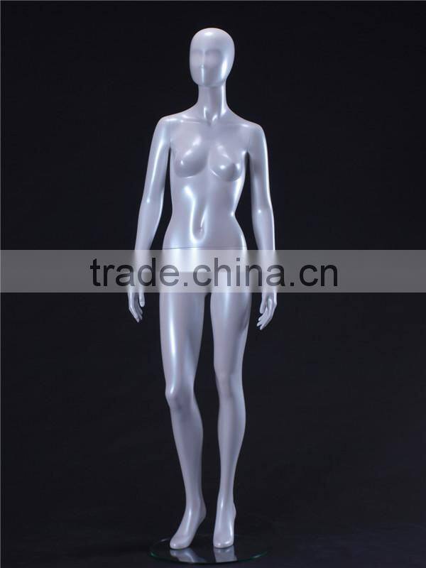 Christmas window display women mannequins