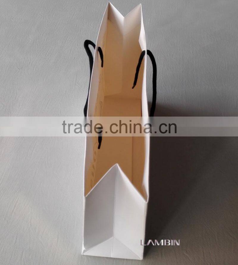 Produce paper hand bag for Spring casual jackets