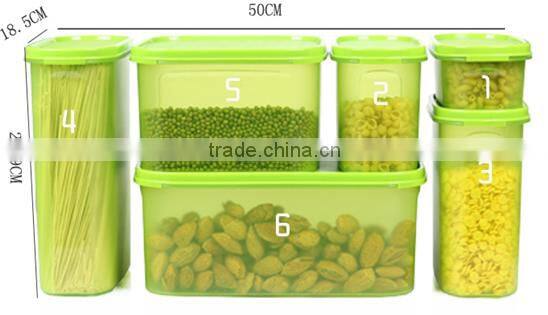 Plastic storage containers set