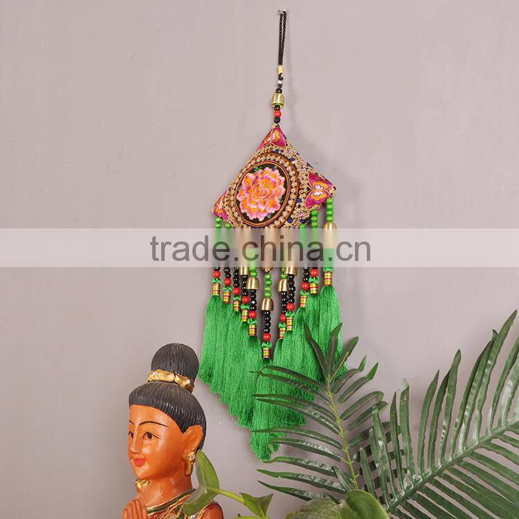 2016 new arrival canvas embroidery pendant for friends special embroidery pendant