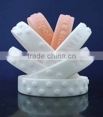 Color segmentation wristband