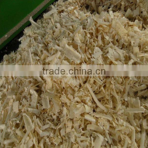 Automatic wood shaving machine