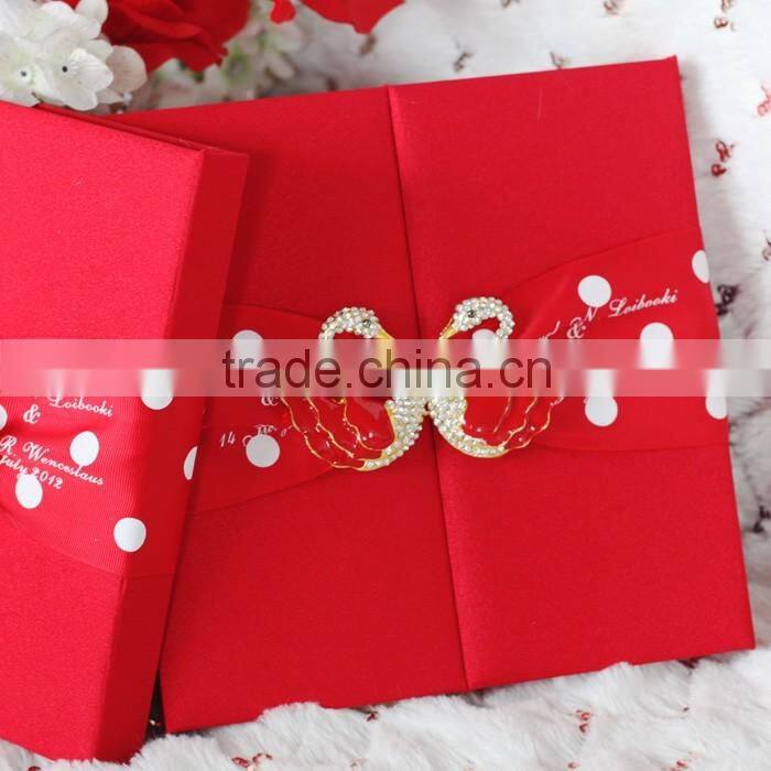Wholesale Top Quality Handmade Silk Boxed Wedding Invitation Folio with Brooch