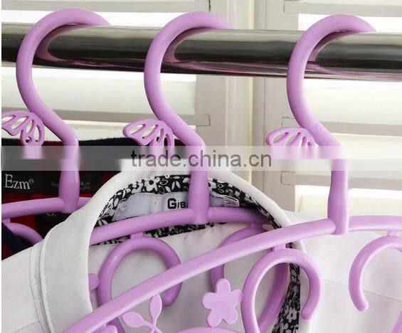 plastic coat hanger tree with hollow flower