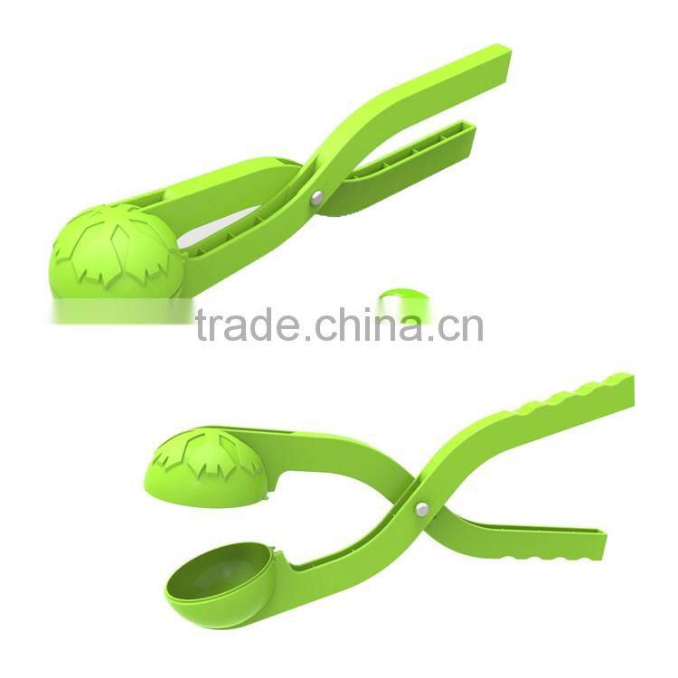 2016 PP Plastic Plastic Snow Ball Maker Winter Snowball Maker snowball manufacturer