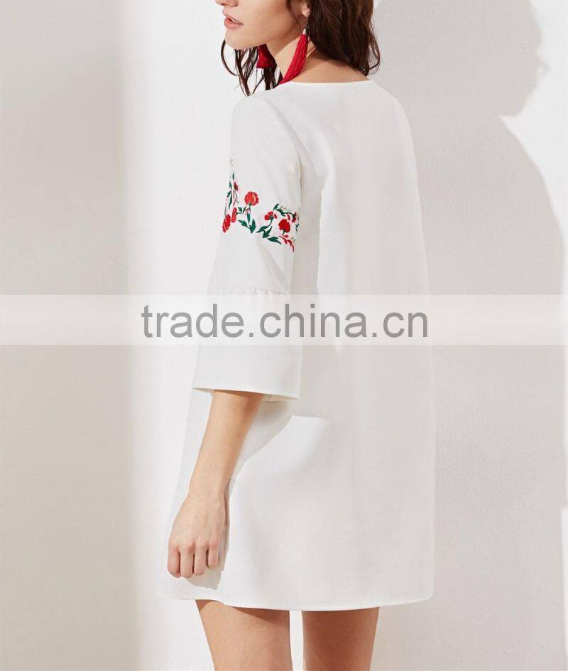 2017 High Fashion White Bell Sleeve Embroidered Tunic Dress