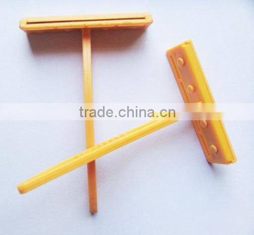 Single blade disposable razor