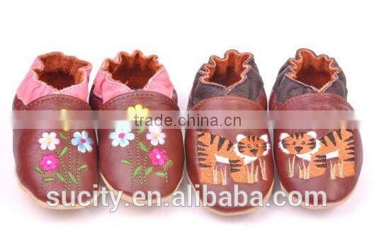 china baby leather shoe with tiger embroidered
