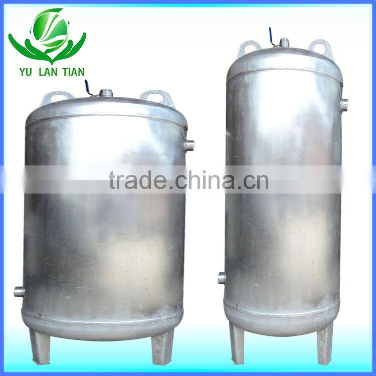 Compact structure stainless steel storage tank
