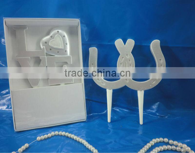 2014 hot selling decoration resin horseshoe wedding cake topper