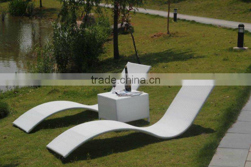 rattan/wicker chaise lounge