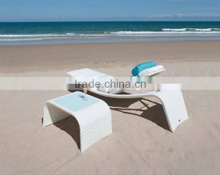 Outdoor Leisure Curved Design Rattan Lightweight Folding Beach Sex Lounge Chair