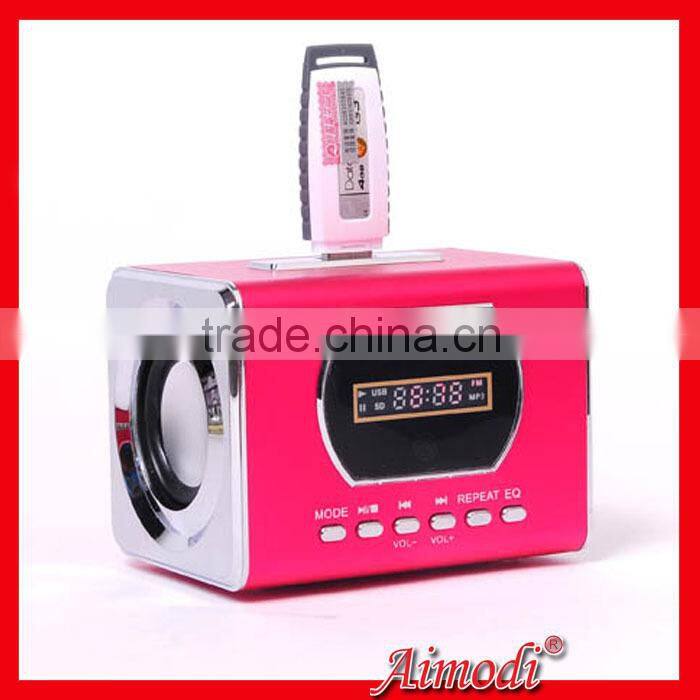 2015 new design novelty wireless speaker mini portable with lcd dis player