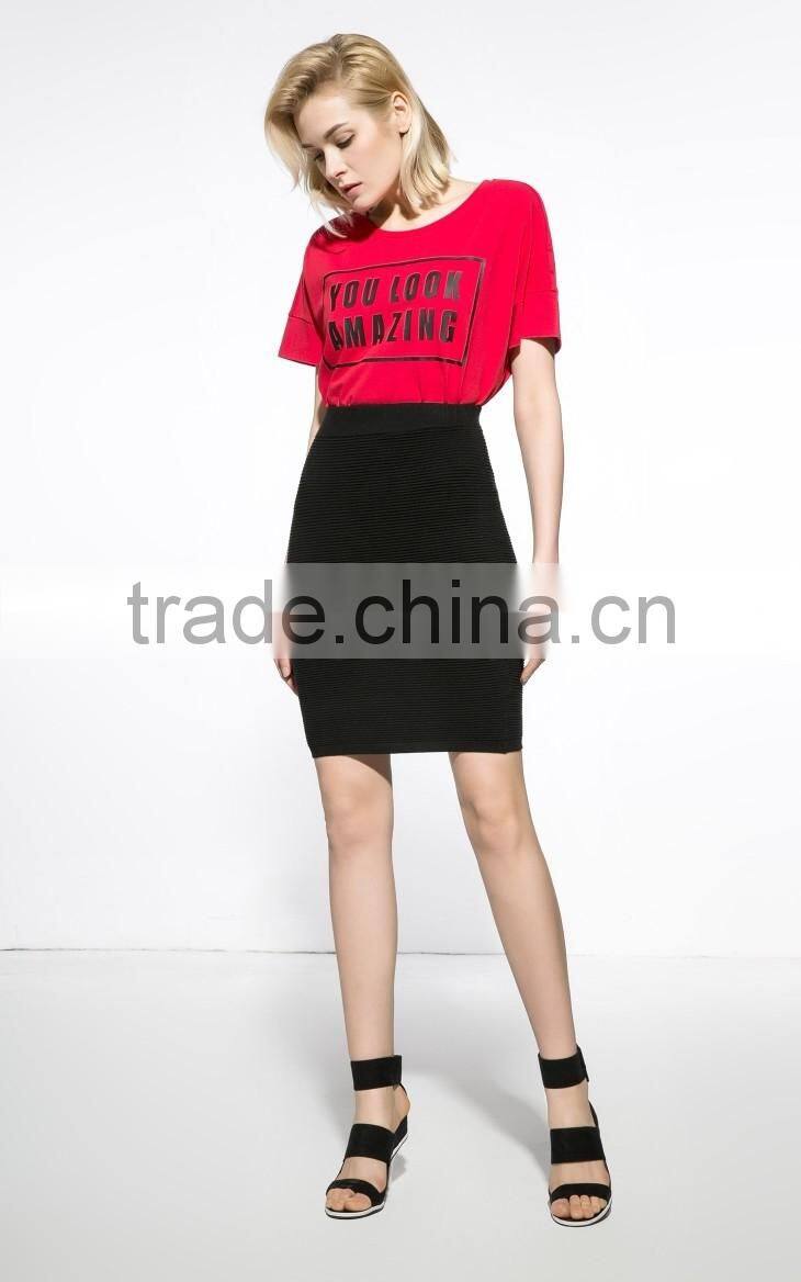 Women's red o neck short sleeve silk screen printing shirt