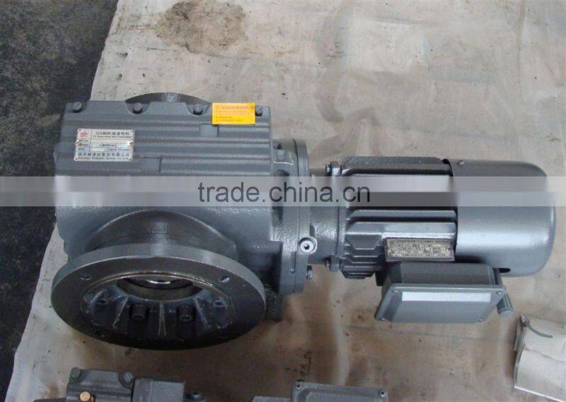 Gearbox with three phase motor reductor