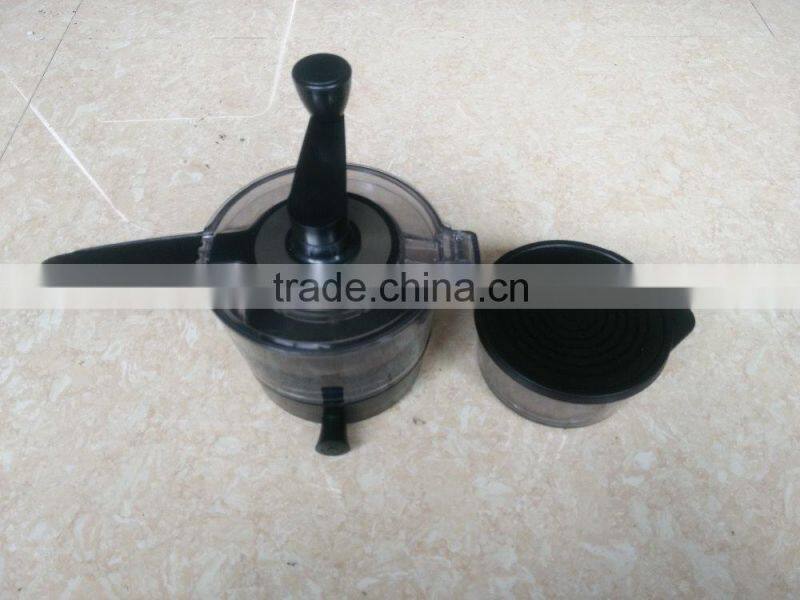 Easy-to-handle vegetable slicer and chopper