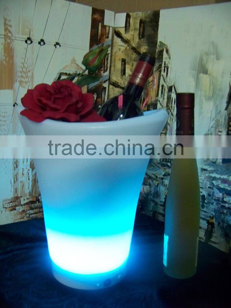 Manufacturer L25*W25*H29CM PE ice bucket stand lighted with remote control 16 mix changeable colors