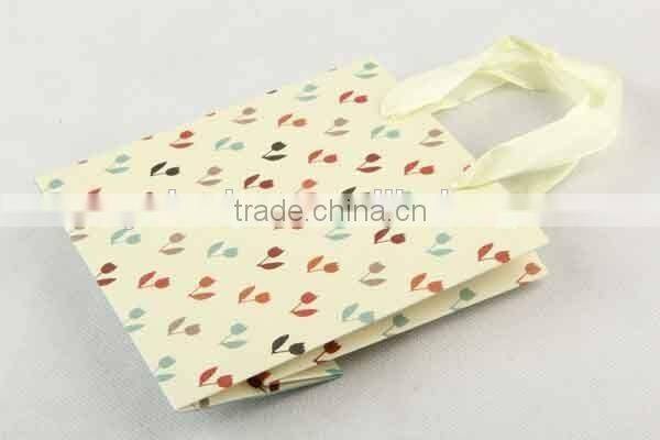 Shopping Paper Bag with Heart pattern/Printed Foldable Gift Bag