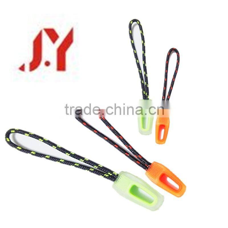 2016 hot sell eco-friendly material custom soft pvc/rubber zipper puller with logo