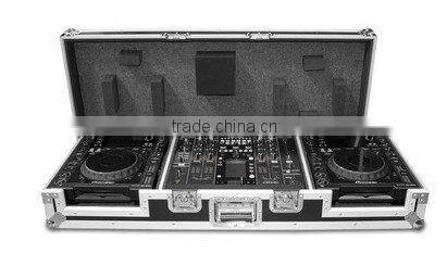 COFFIN FLIGHT CASE FOR TWO CDJ 2000 CD PLAYERS AND A PIONEER DJM 2000 MIXER WITH WHEELS