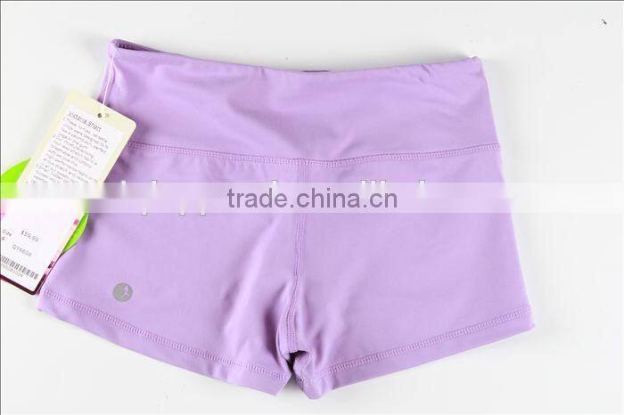 woman plus size short shorts with best cloth fabric fit for yoga and sport