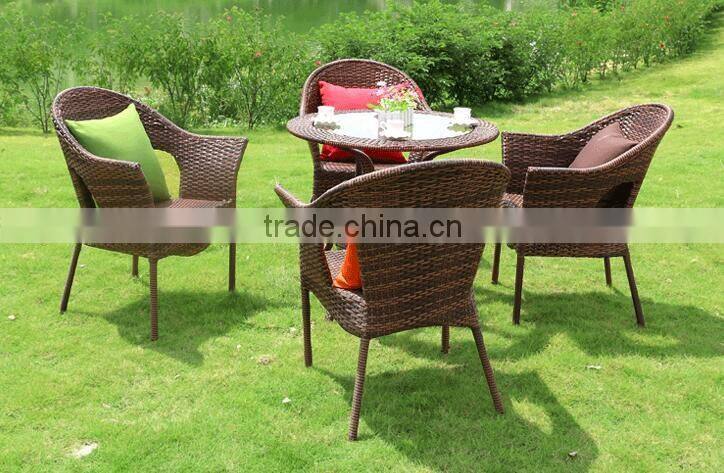Hot Selling New Style Cheap Old Europe Style PE Rattan Garden Furniture Table Set