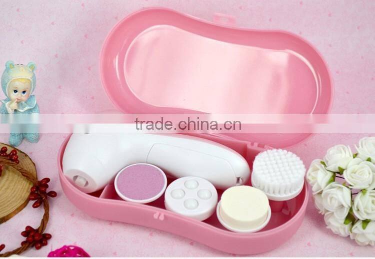 Personal sonic facial cleansing brush