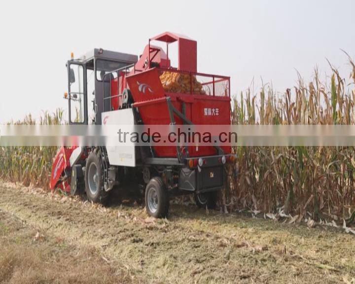 three rows corn harvester