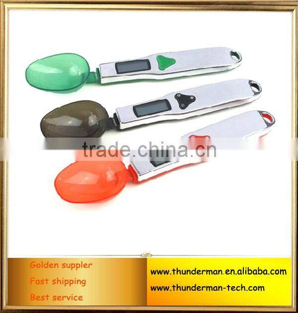 Hot sale kitchen digital measuring spoon device with 2pcs plastic scoops