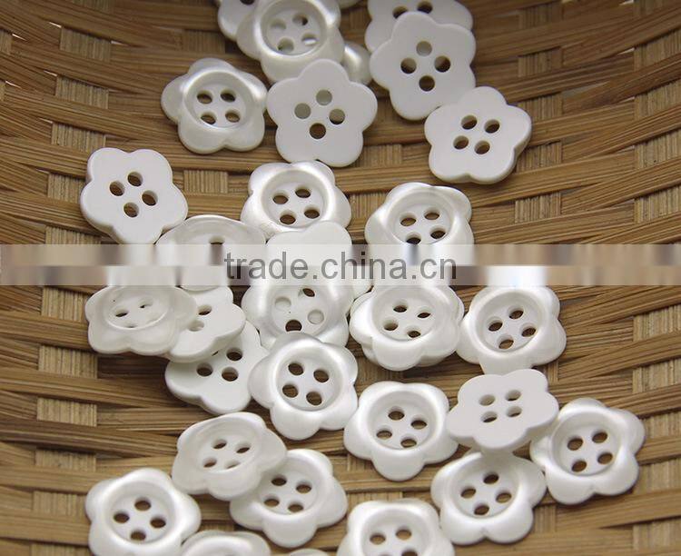 Resin Material Pearl White 2-Holes Flower Fancy Shirt Button For Ladies