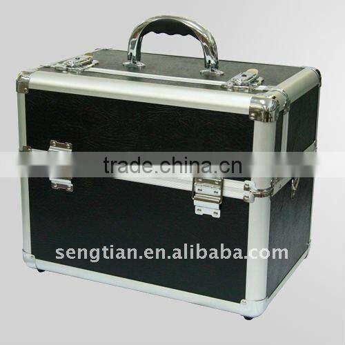 Aluminum Beauty case with silver aluminum frame D2665