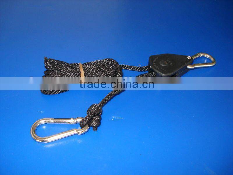 Adjustable light hanger built-in Zinc alloy pulley