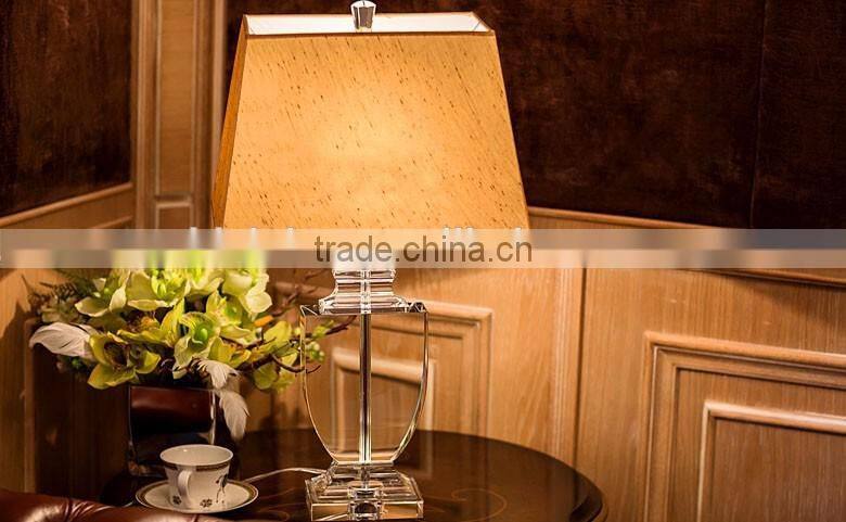 Medal shape design K9 clear crystal table lamp with fabric lampshade
