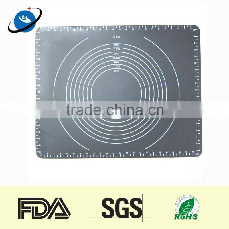 Silicone pastry mat with measurements