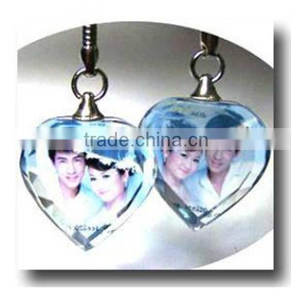 2016 nice attractive design crystal keychain
