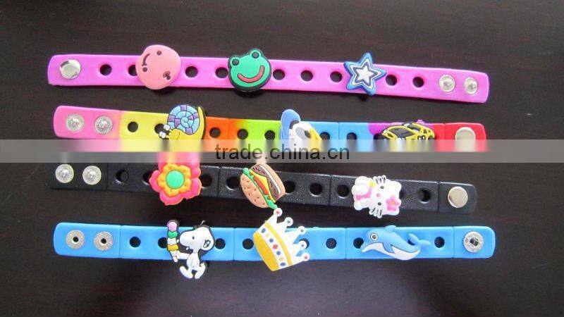 Lovely silicon bracelet with pvc charms for promotional gifts