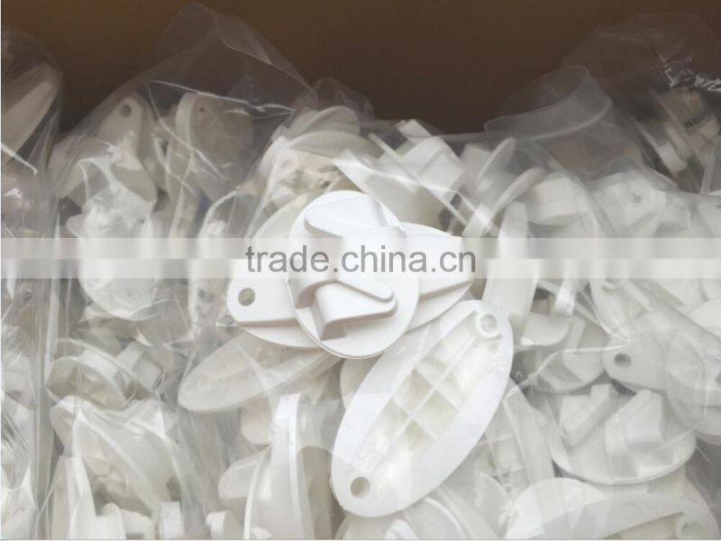Fentech Farm fence plastic claw insulator for nailing in wood post