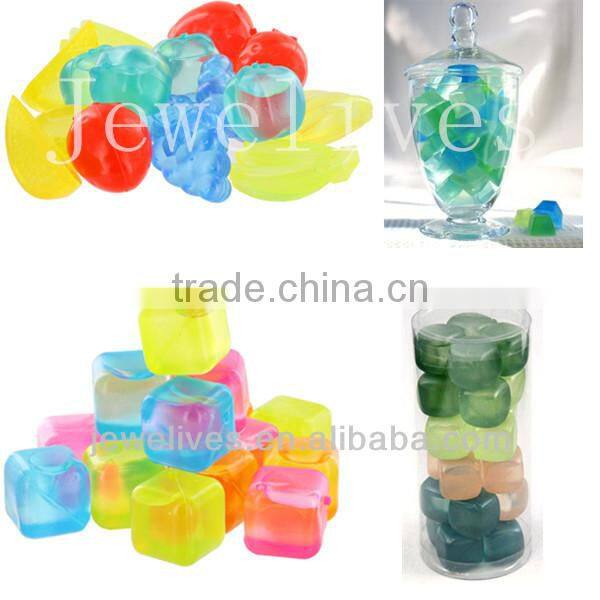 Round plastic reusable ice cubes for chilling