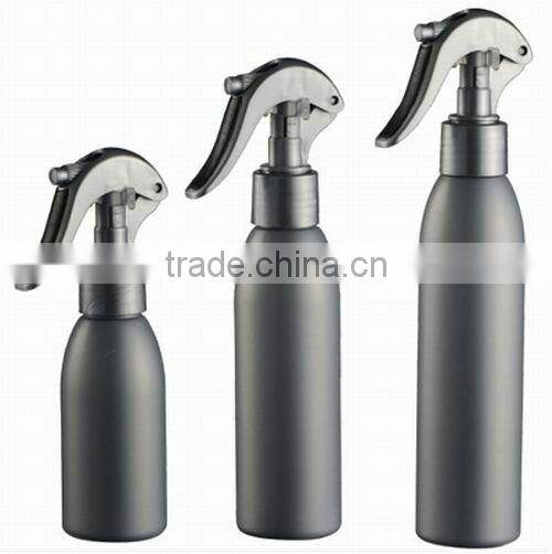 Plastic trigger spray bottle