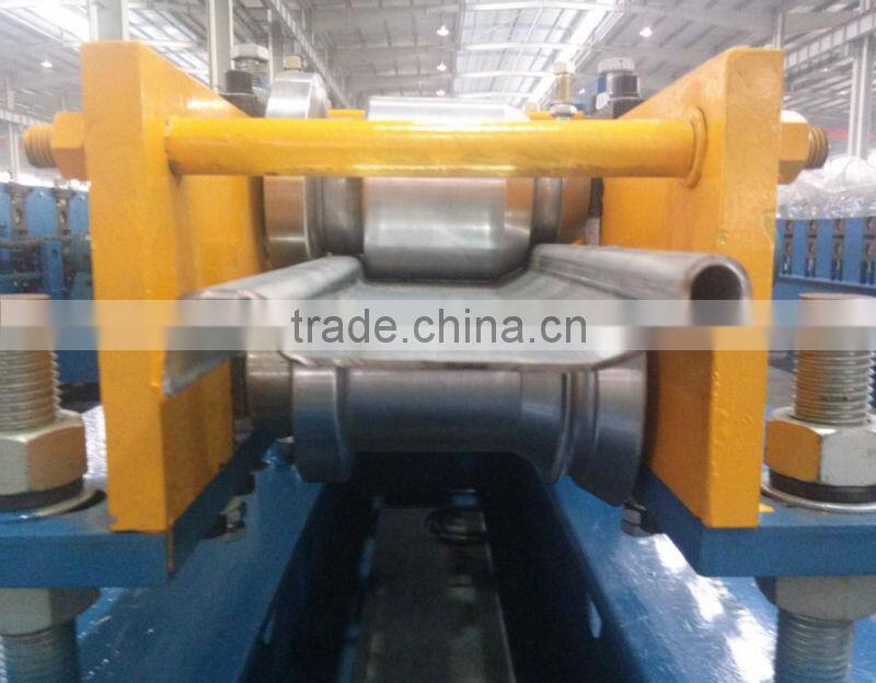 Durable in use rolling shutter machine