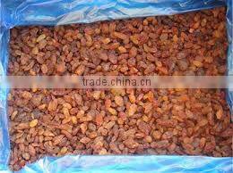 Dried red raisin