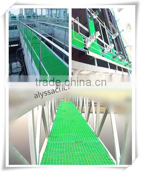 High strength light weight, corrosion resistant fiberglass grating for sewage
